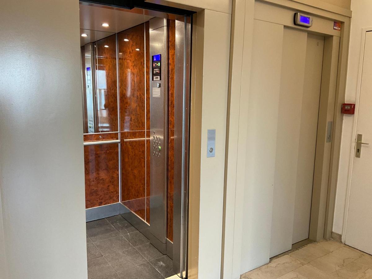 Somptueux Appartement Face A La Mer ツーロン エクステリア 写真